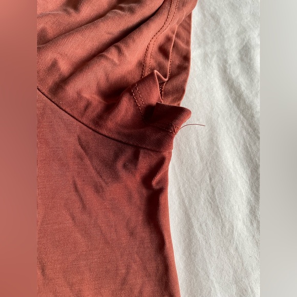 Copper colored t-shirt, jiggly fabric - Picture 8 of 13